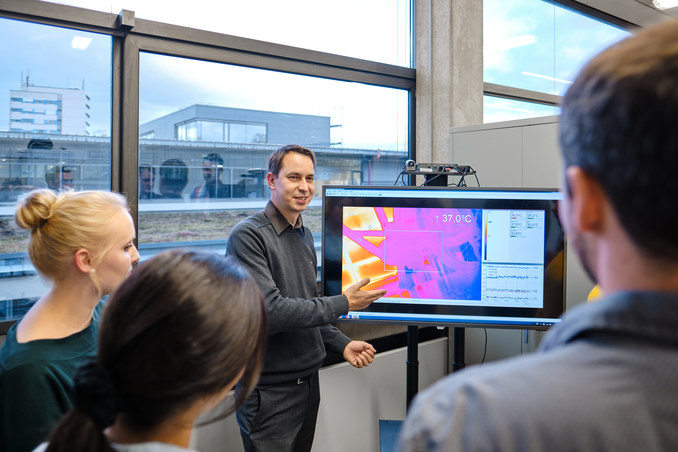 IQ-Control zur Vermeidung von Ausschuss in der industriellen Produktion